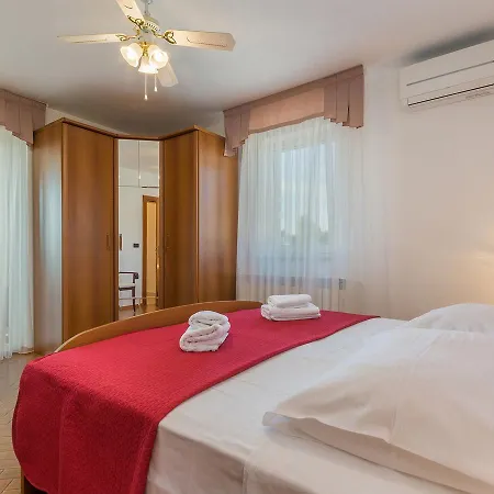 Villa Lovely In Trgetari With Swimming Pool Trget